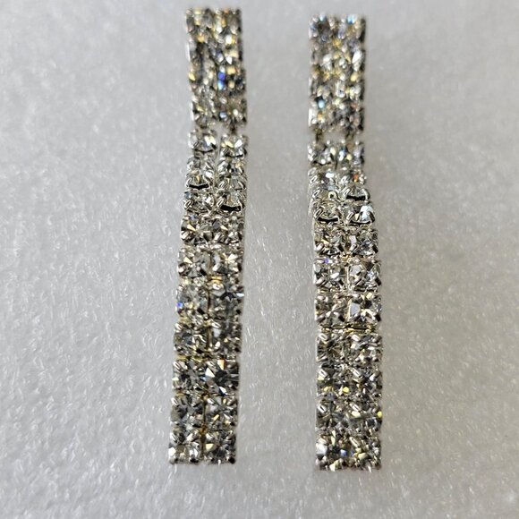 Elegant Rhinestone Earring for the Minimalist - Picture 2 of 9